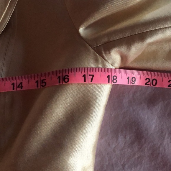 Kay Unger Gold Size 6 silk mix short jacket. - Picture 11 of 12